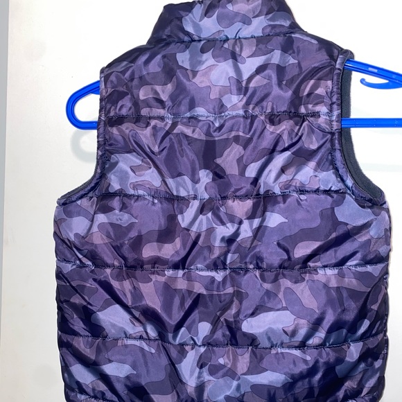 Kids vest, blue camo, like new condition - Picture 2 of 3
